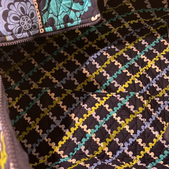 Disney Vera Bradley Duffle in Where’s Mickey - NWT Retired Design - Picture 9 of 10